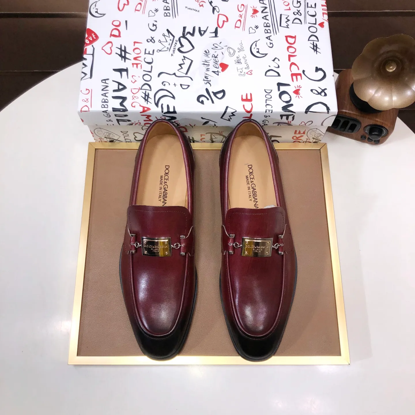 Ex-factory price 500💰DG top quality🔍🔍men's new leather shoes🚹Sold simultaneously at counters⚠Shoe uppers are imported cowhide from Italy, fully imported cowhide lining, imported accessories💪💪, completely 1⃣️ to 1⃣️replica🇮🇹 💪💪, ⚠Sole: The original sole is specially provided by the original factory, the exclusive movable molded sole is super comfortable, ⚠The original factory follows the order, 🔍🔍high quality, you can enter and exit the counter at will, welcome to compare ⚠Number of sizes: 38-44 (45 customized)